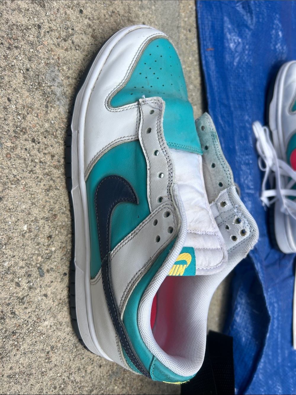Nike Teal, White & Navy Low-Top Sneakers